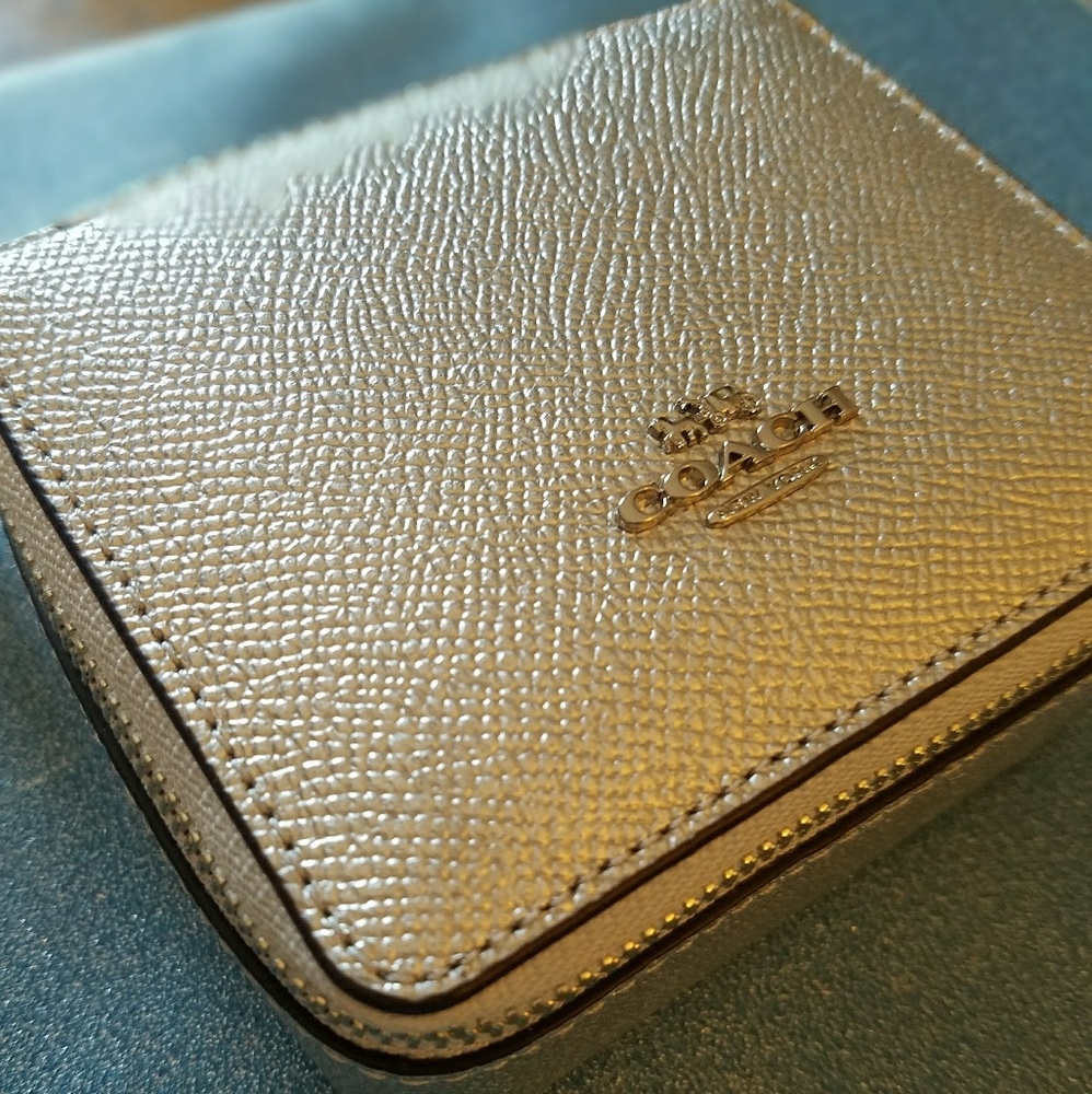//SOLD// NWT COACH Leather Jewelry Case Metallic